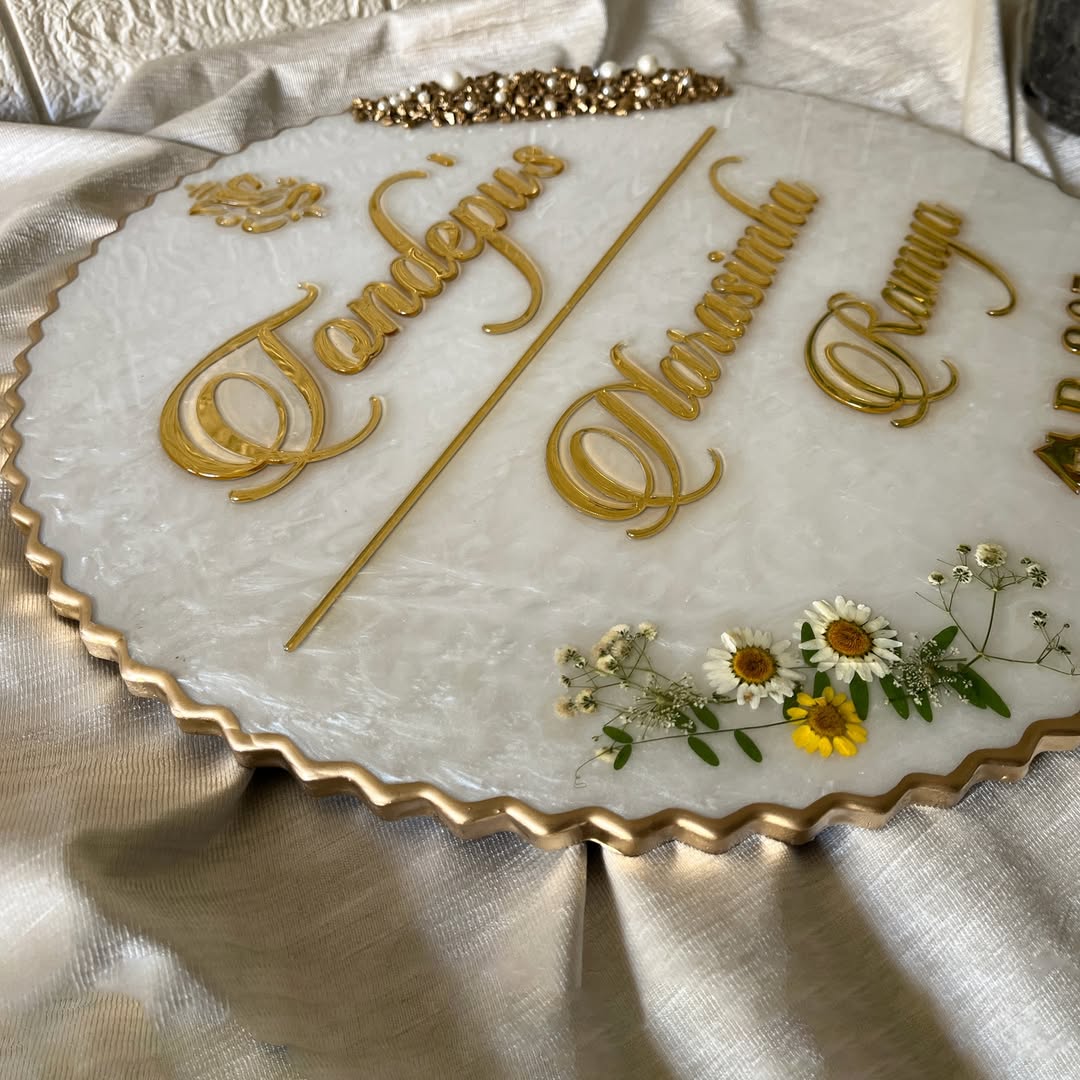 Imperial Pearl Resin Nameplate – Luxury Gold Finish with Embedded Flowers